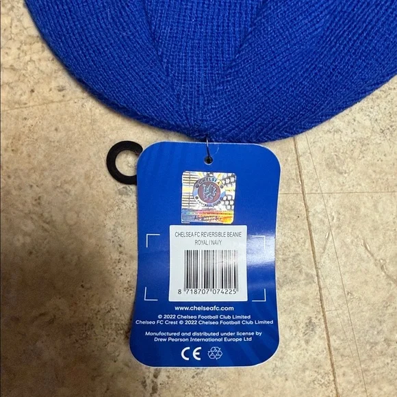 Chelsea FC Reversible Beanie NWT - Picture 2 of 3